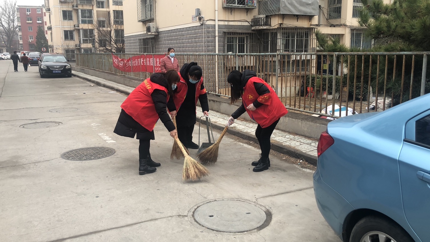 城关街道永安家园社区“学雷锋”环境治理志愿服务活动1.jpg